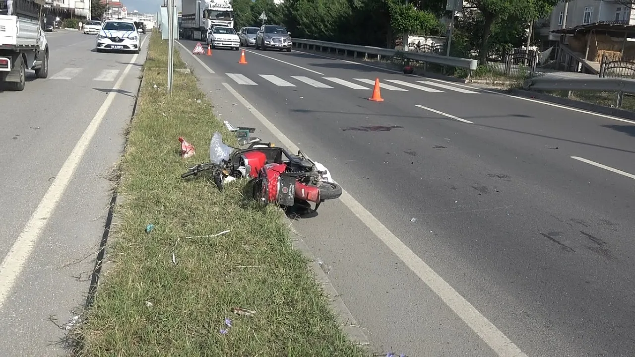 Bafra'da motosiklet ile elektrikli bisiklet çarpıştı: 2 yaralı