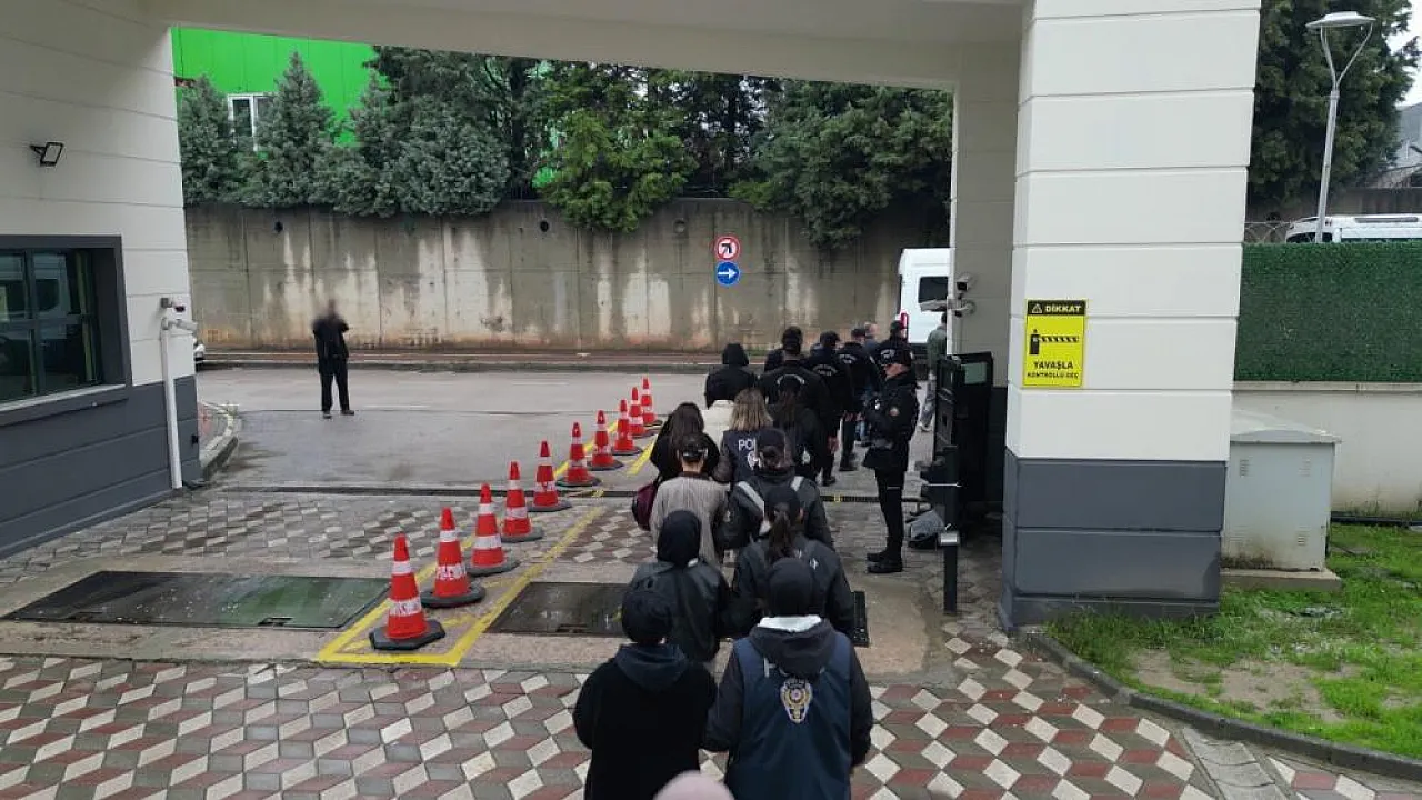 Kocaeli merkezli 14 ilde yasa dışı bahis operasyonu! 6,2 milyar TL'lik işlem hacmi ortaya çıktı