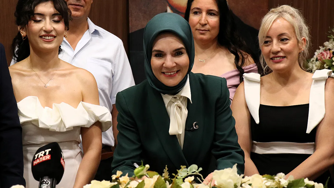 Bakan Göktaş çiftin nikah şahidi oldu