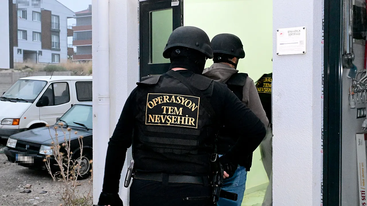 Sosyal medyada uyuşturucu paneli kuran şebekeye 4 ilde operasyon