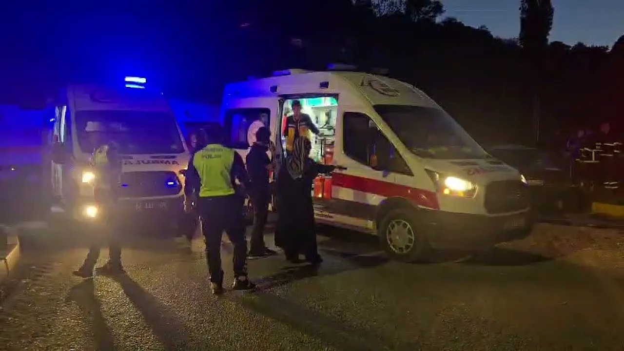 Zonguldak'taki Kavşak Kazasında Altı Kişi Yaralandı