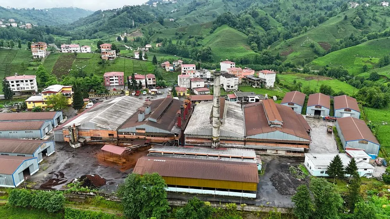 Çay, fabrikasının bacası tehlike saçıyor