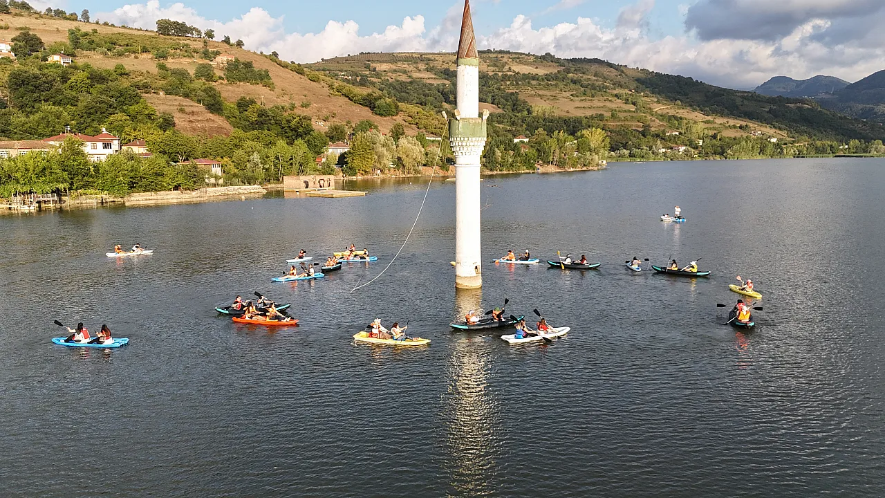 Batık Minare çevresi su sporları tutkunlarını ağırlıyor
