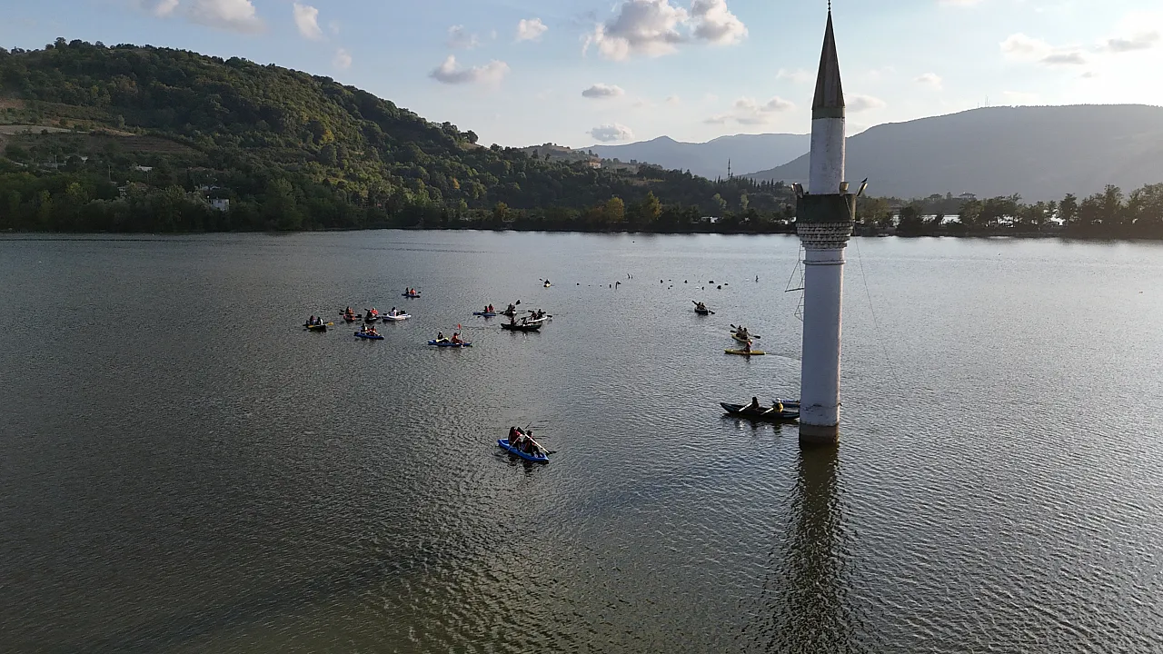 Batık Minare çevresi su sporları tutkunlarını ağırlıyor