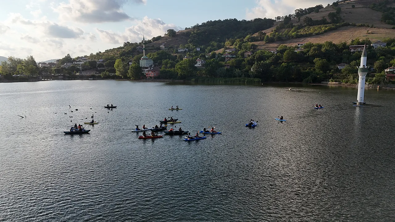 Batık Minare çevresi su sporları tutkunlarını ağırlıyor