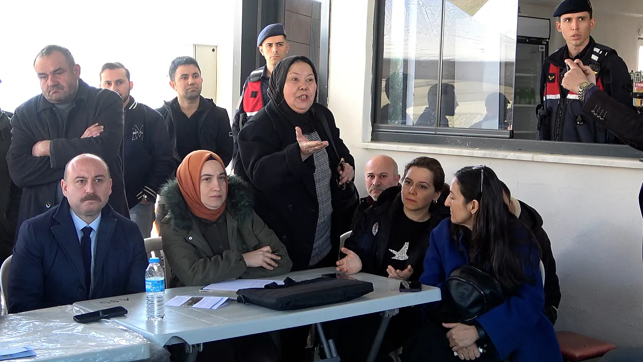 Samsun'da çöp tesisinin ÇED toplantısında gergin anlar