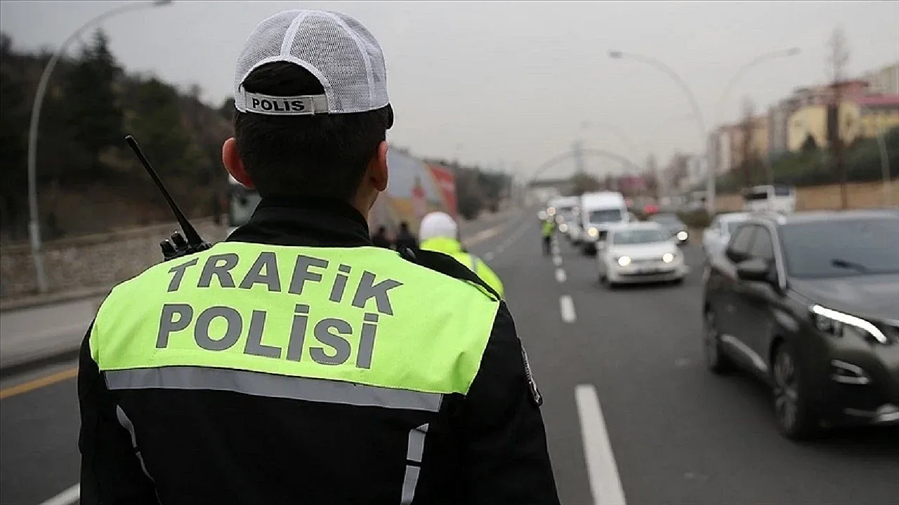 Trafikte yeni dönem başladı: Drift, makas ve kırmızı ışık ihlaline ağır cezalar