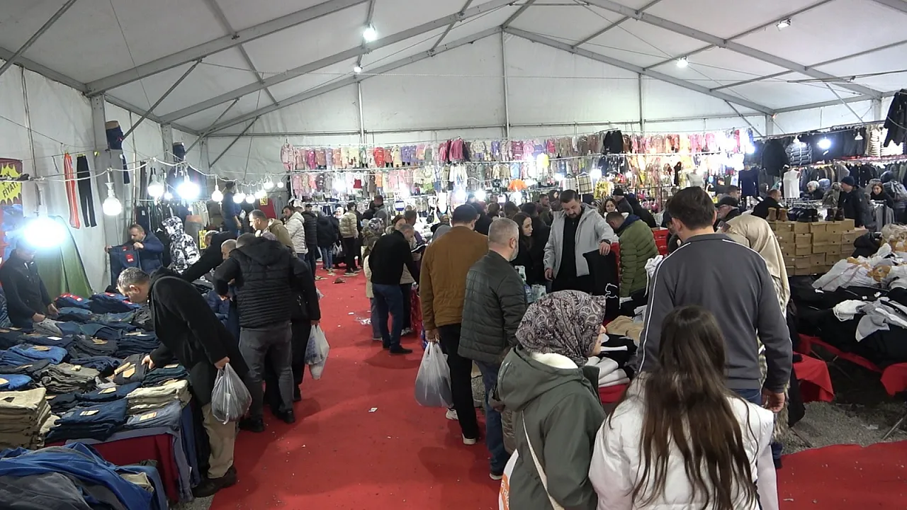 İndirim Çadırı Esnafları Sessizliğini Bozdu : 'Samsun Hepimize Yeter!'