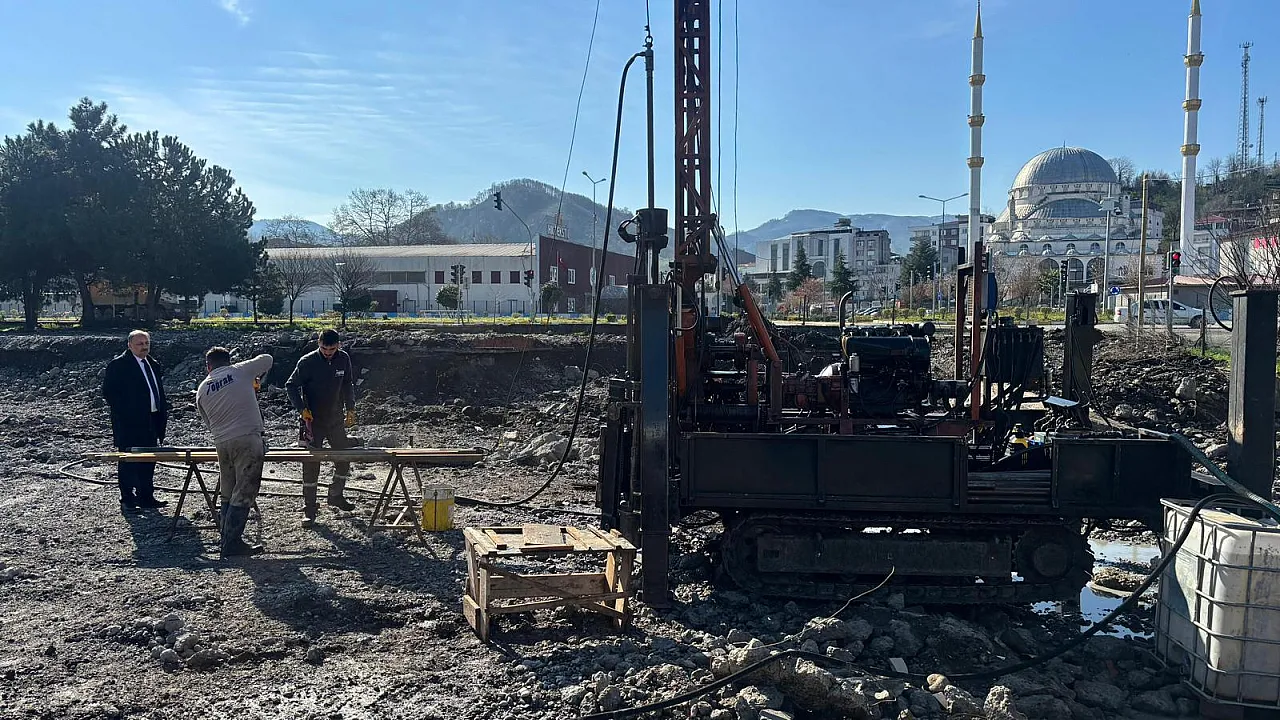 Salıpazarı'nda Yeni Belediye Hizmet Binası İçin Çalışmalar Hız Kazandı