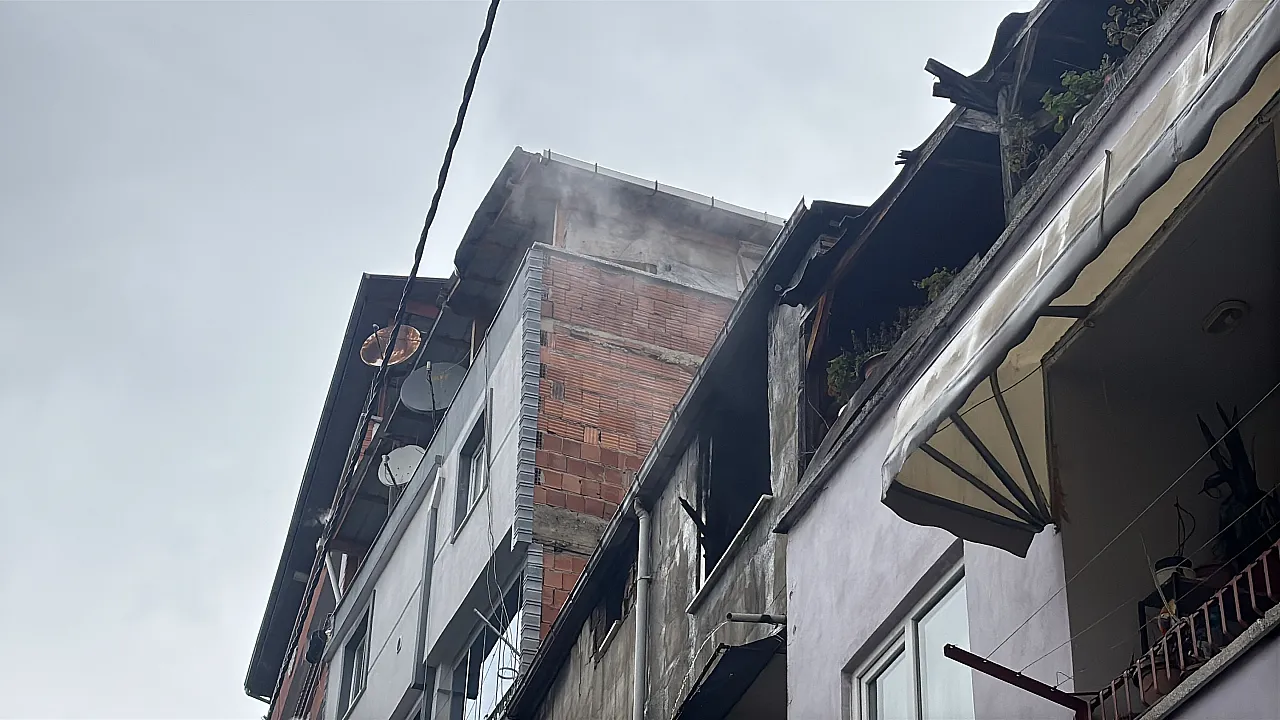 Samsun'da evin çatısında yangın paniği
