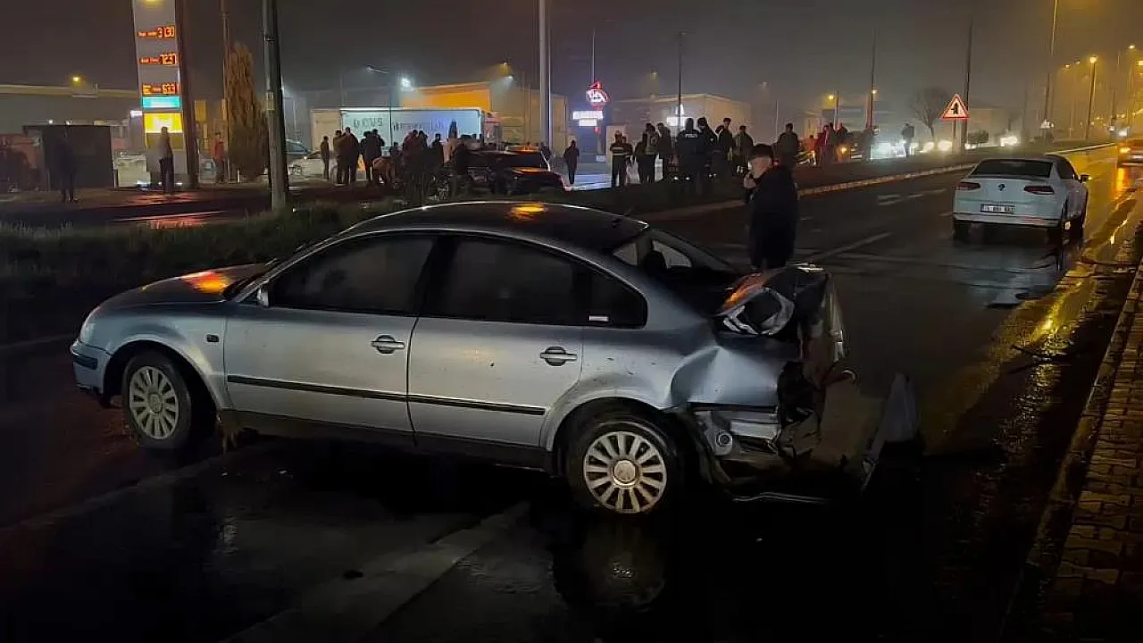 Bartın'da feci zincirleme kaza! 4 araç birbirine girdi