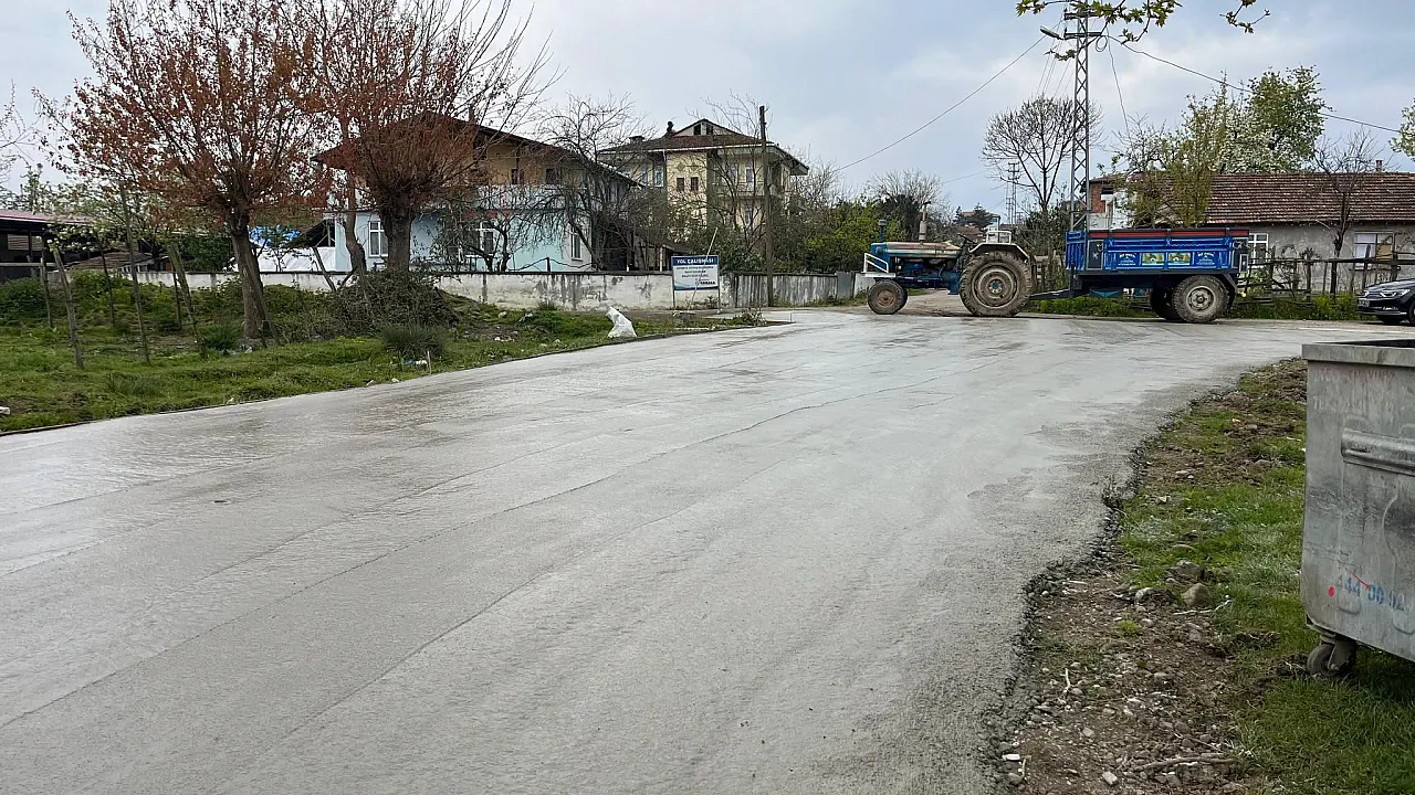 Salıpazarı'nda beton yol çalışmaları sürüyor
