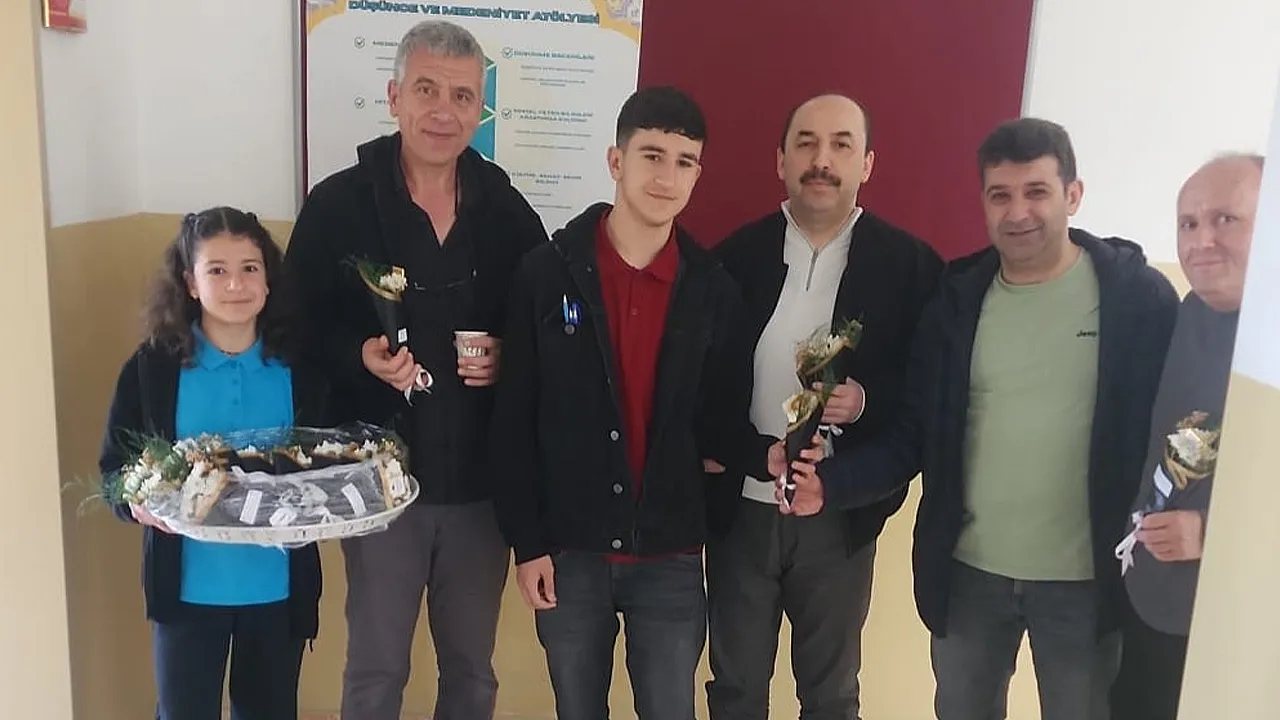 Samsun'da Öğrencilerden öğretmenlere anlamlı hediye