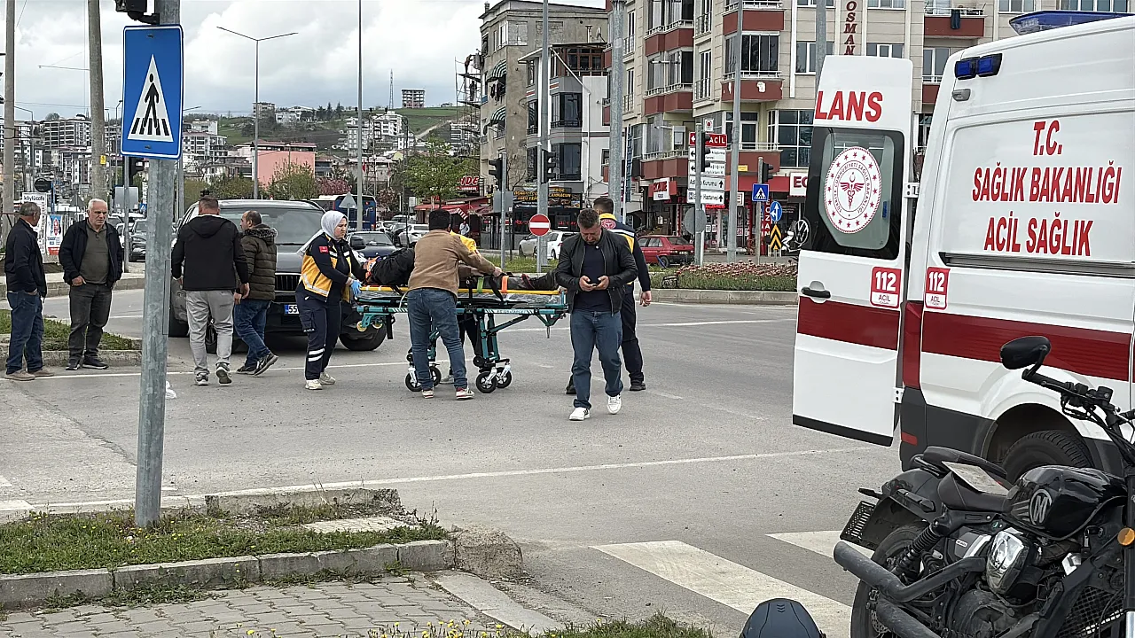 Samsun'da otomobil ile motosiklet çarpıştı : 1 yaralı