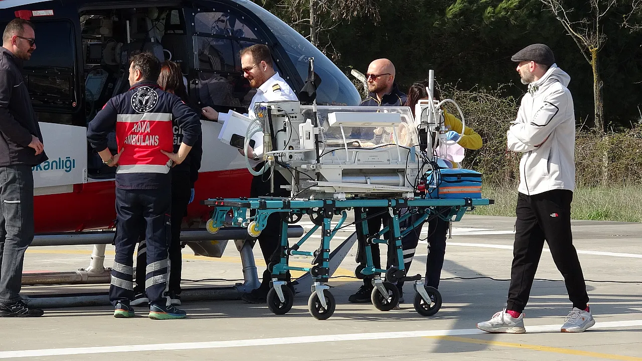 Yenidoğan bebek helikopterle taşındı