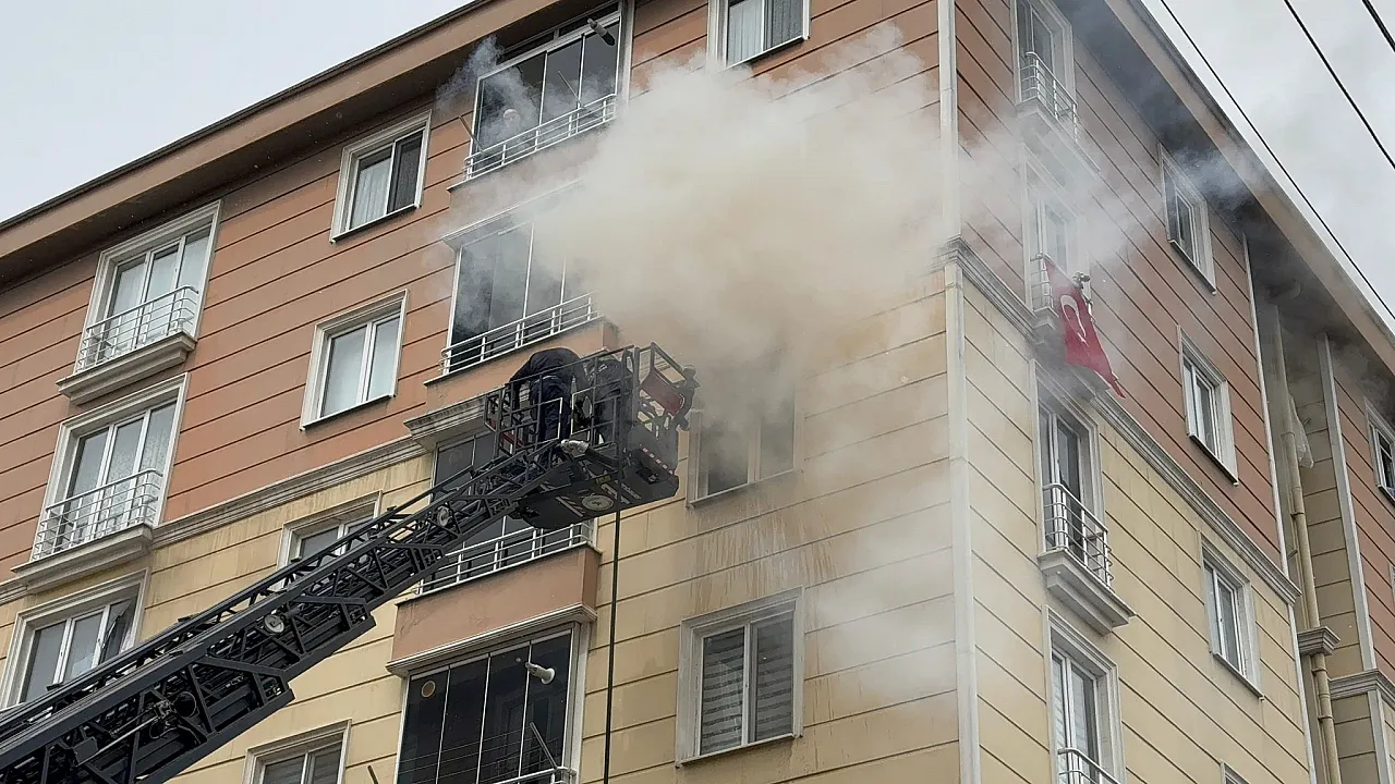 Samsun'da apartmanda korkutan yangın