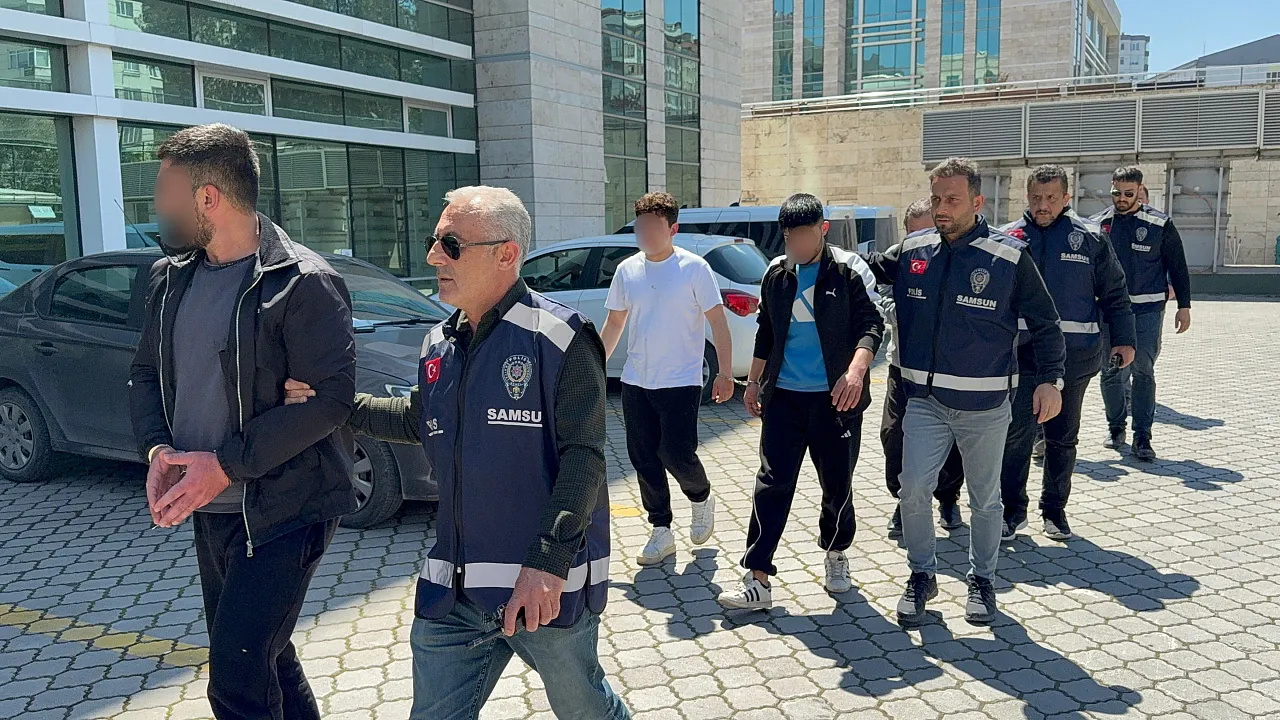Samsun'da sopalarla darp edip altınlarını ve telefonunu gasp ettiler