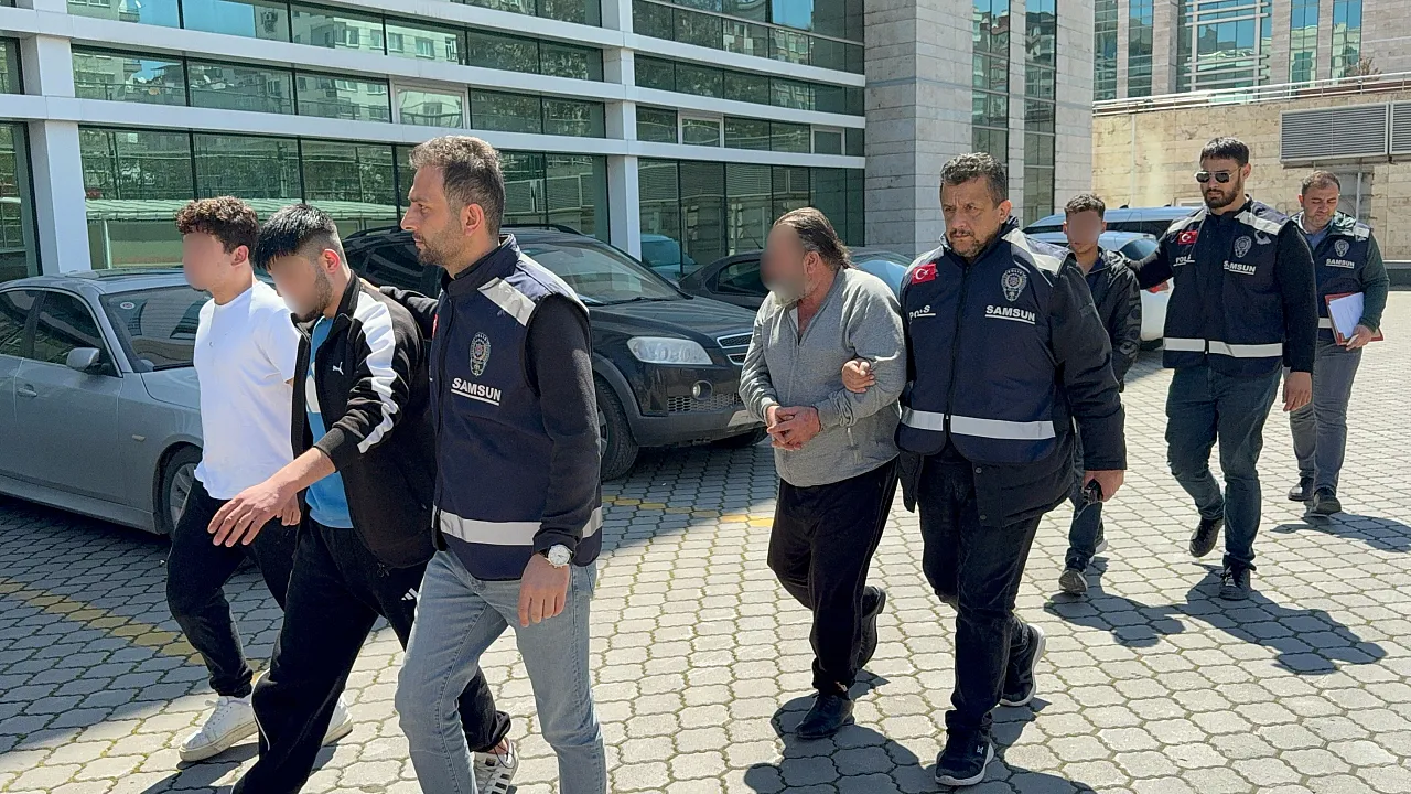 Samsun'da sopalarla darp edip altınlarını ve telefonunu gasp ettiler