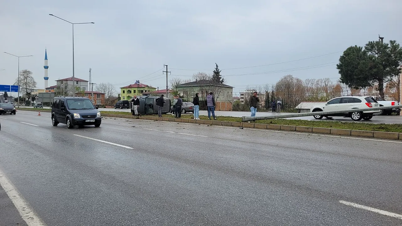 Otomobil elektrik direğine çarptı: 1 yaralı