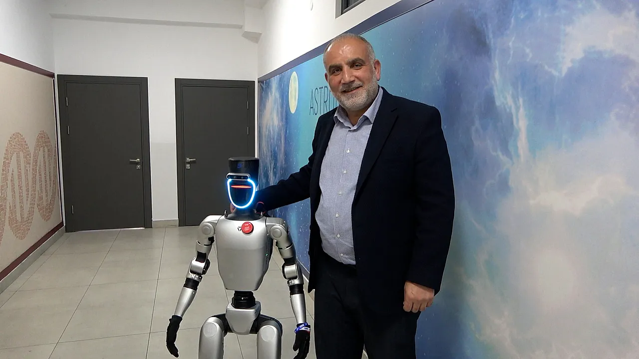 Türkiye'nin nüfusa kaydedilen ilk robotu şimdi de işe başladı.. Şimdi Canik'te!