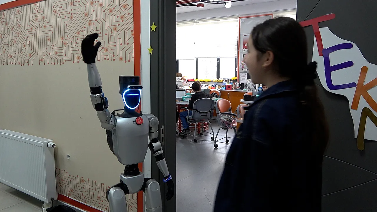 Türkiye'nin nüfusa kaydedilen ilk robotu şimdi de işe başladı.. Şimdi Canik'te!