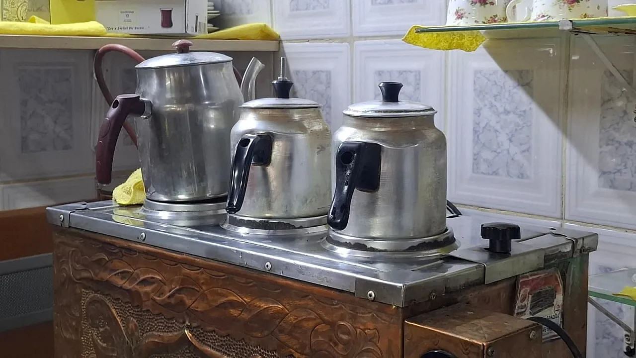 Çay sıcak suyla mı soğuk suyla mı demlenir?