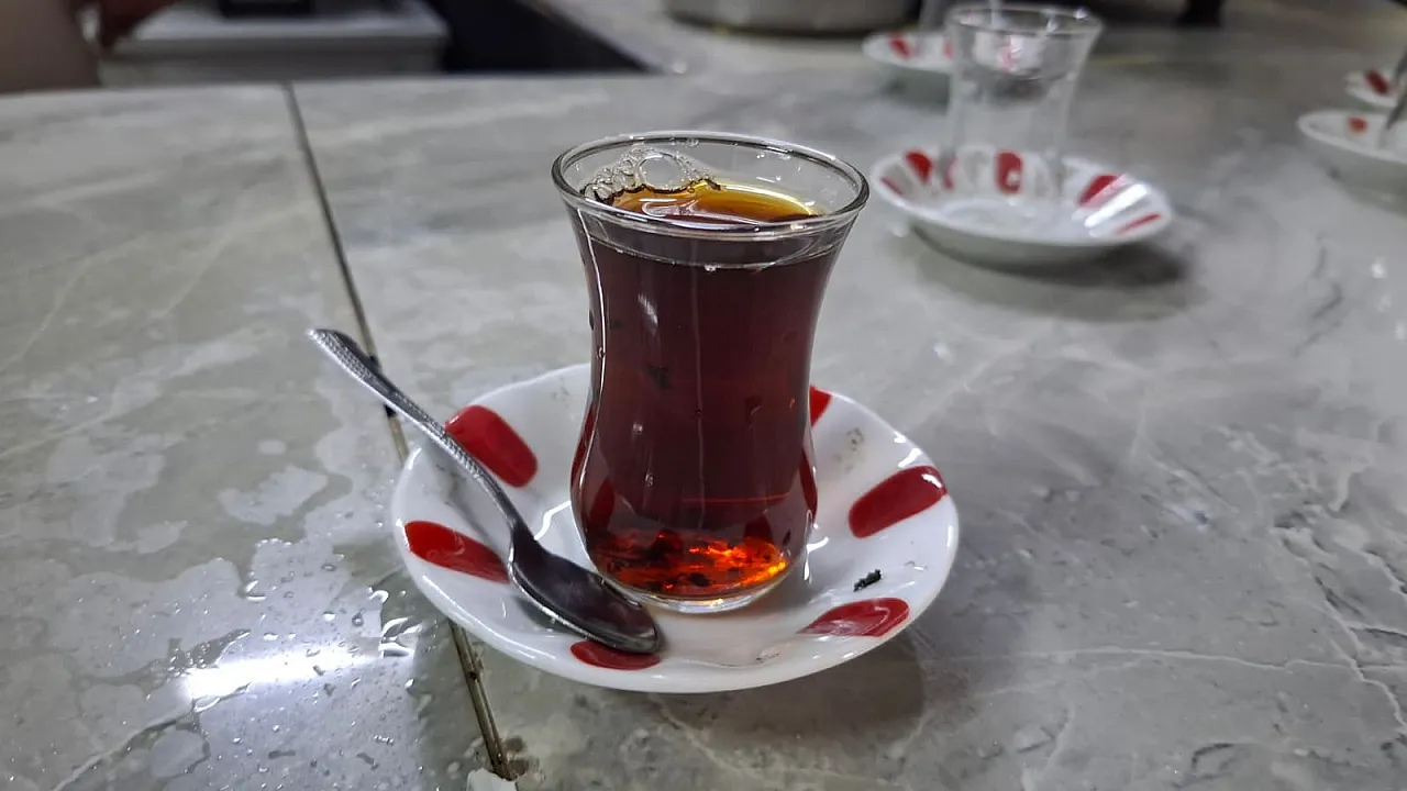 Çay sıcak suyla mı soğuk suyla mı demlenir?