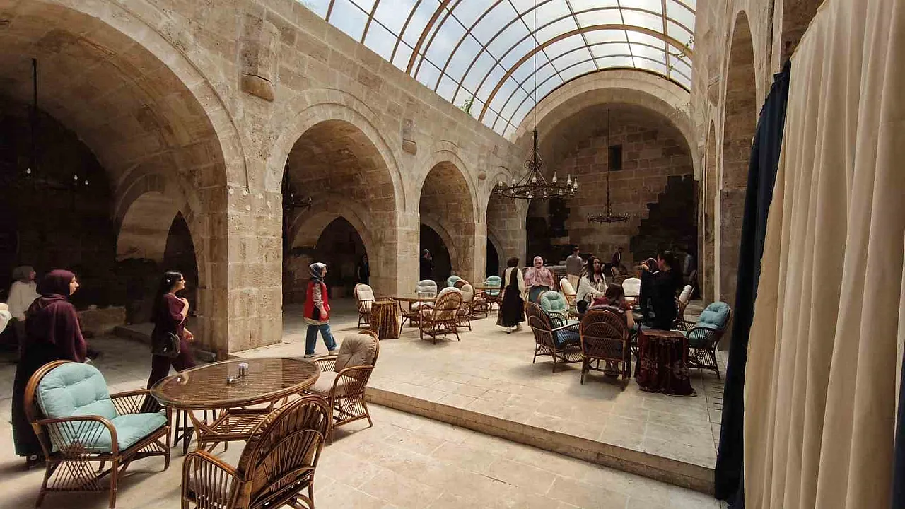8 asırlık kervansaray, günümüzde restoran olarak hizmet veriyor
