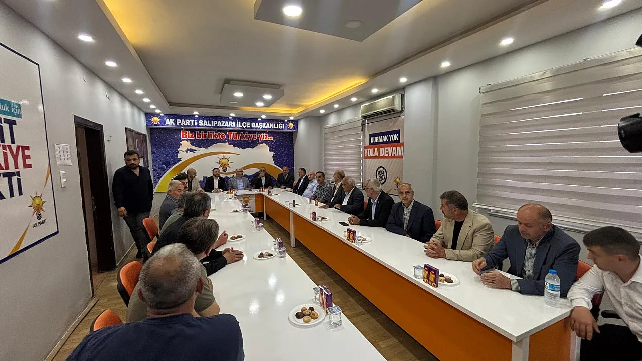 Salıpazarı'nda bayram coşkusu: Başkan Karaca hemşehrileriyle bayramlaştı