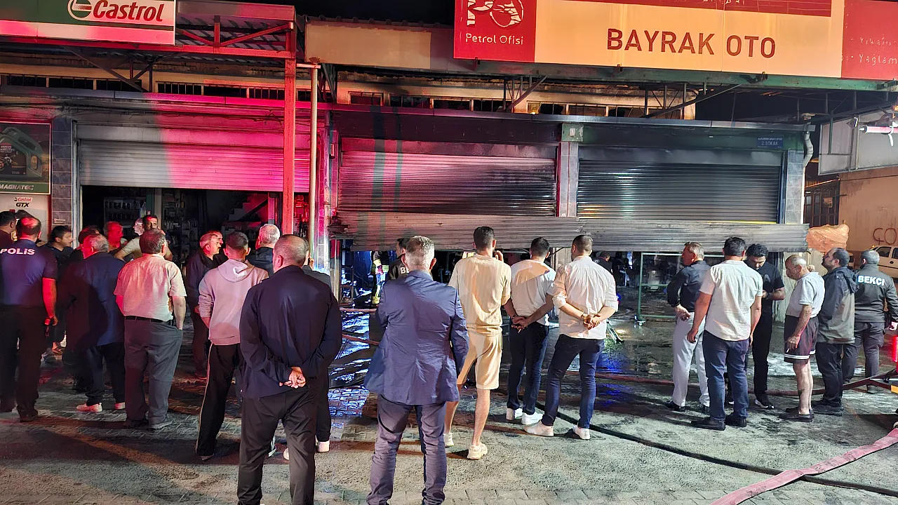 Alevler sanayi sitesini korkuttu: Bafra'daki oto yıkama dükkanında yangın