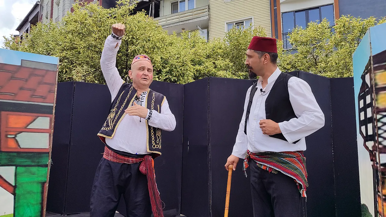 Salıpazarı Belediyesinden çocuklara ücretsiz tiyatro şöleni