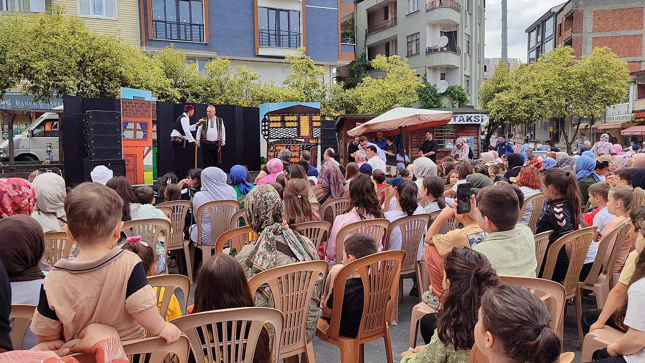 Salıpazarı Belediyesinden çocuklara ücretsiz tiyatro şöleni