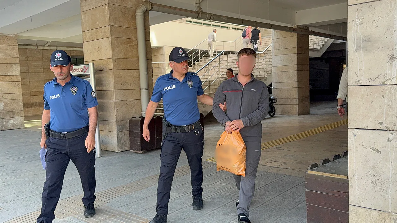 Yan bakma dehşeti: Kafe önünde kan aktı, 1 kişi tutuklandı