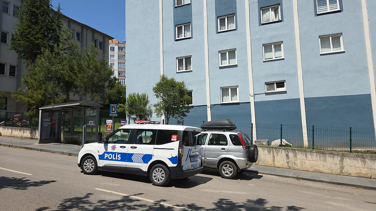 Samsun'da 11 katlı binanın 1'inci katından düşen kişi yaralandı