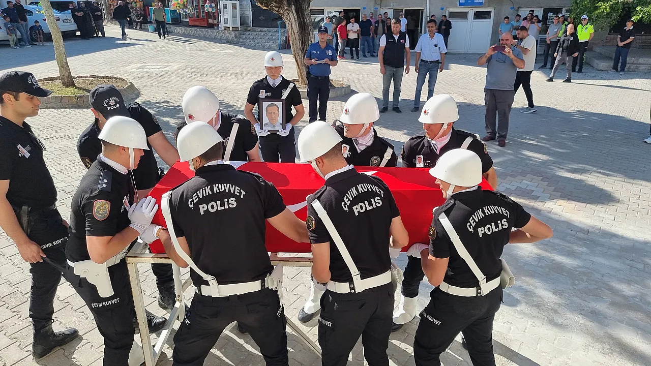 Görev başında vefat eden polis memuru toprağa verildi