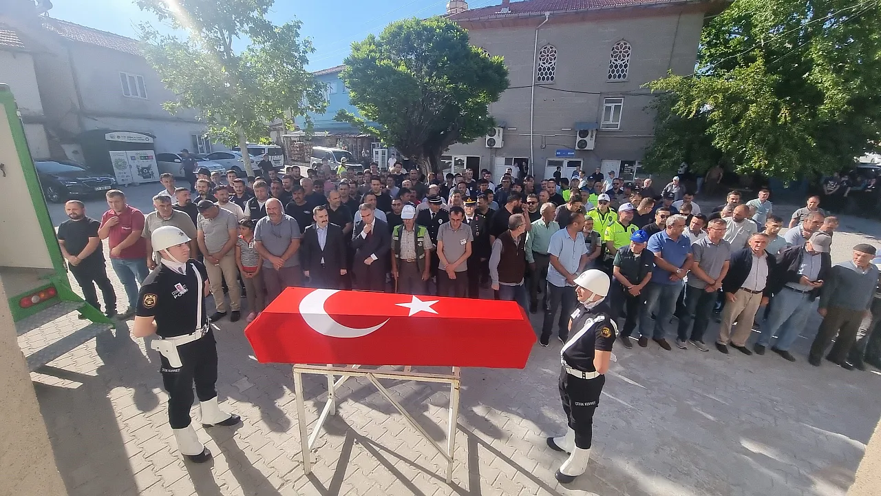 Görev başında vefat eden polis memuru toprağa verildi