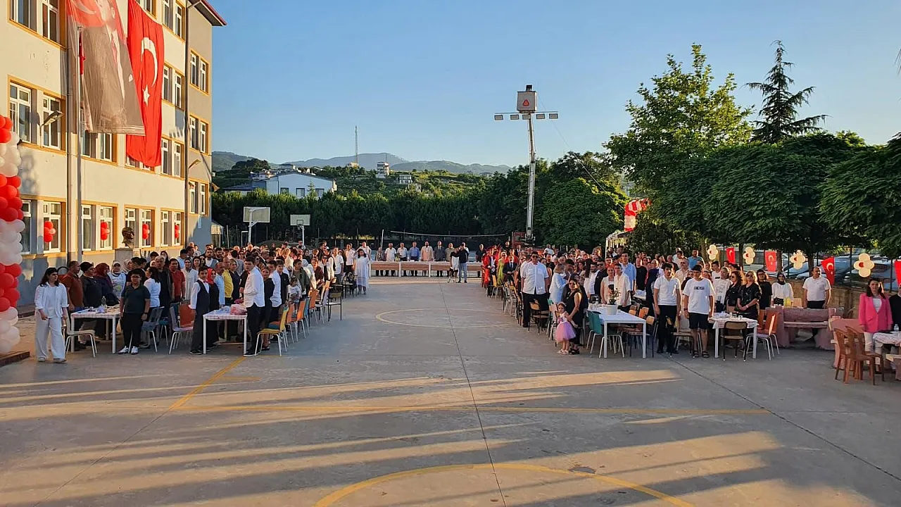 Atakum'da engel tanımayan mezuniyet: 12 özel öğrenci kep attı!