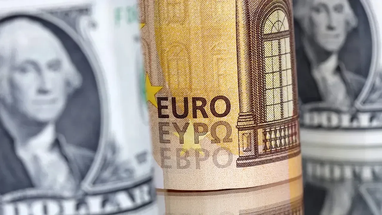 Döviz piyasasında hareketli gün: Dolar rekorunu yeniledi