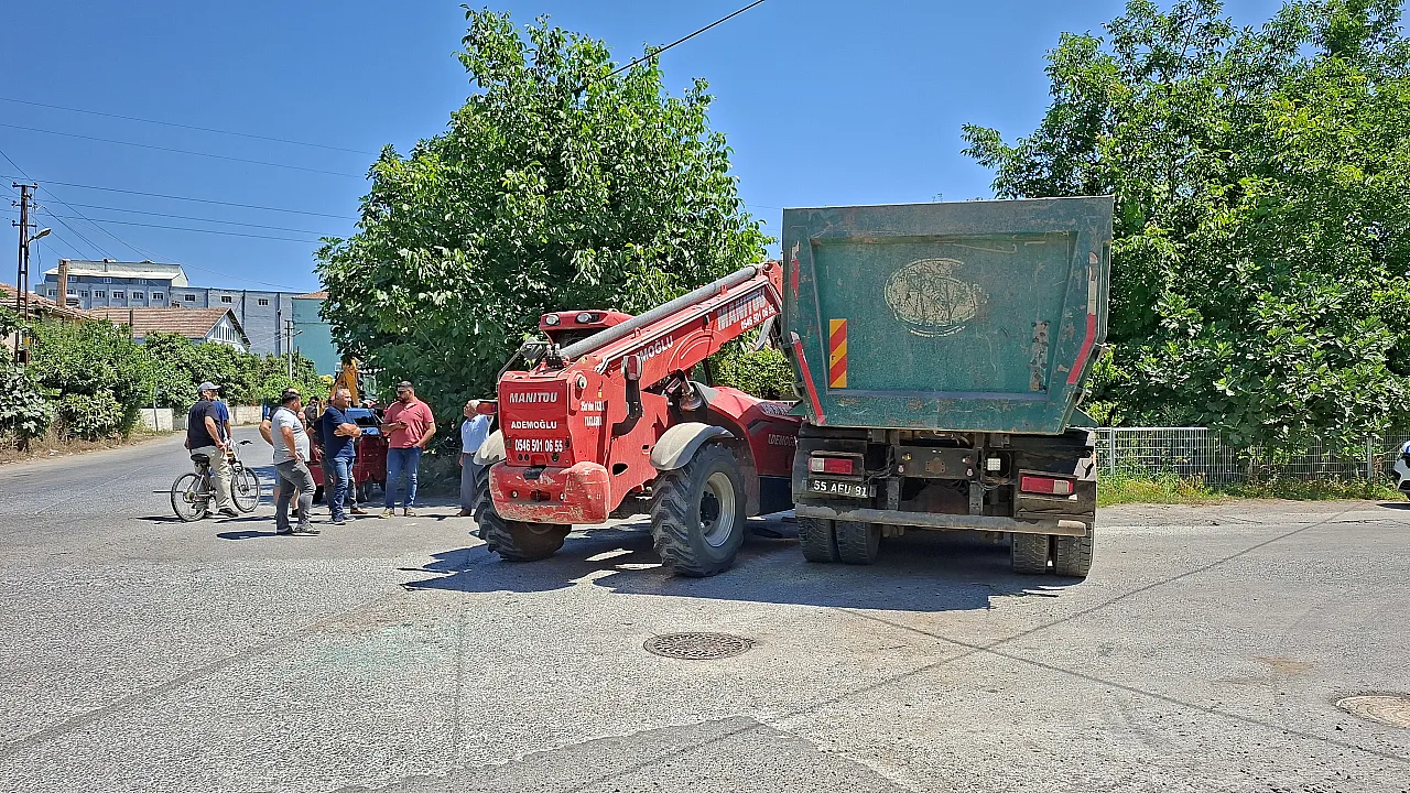 Samsun'da iş makinesi ile çarpışan kamyonun sürücüsü yaralandı