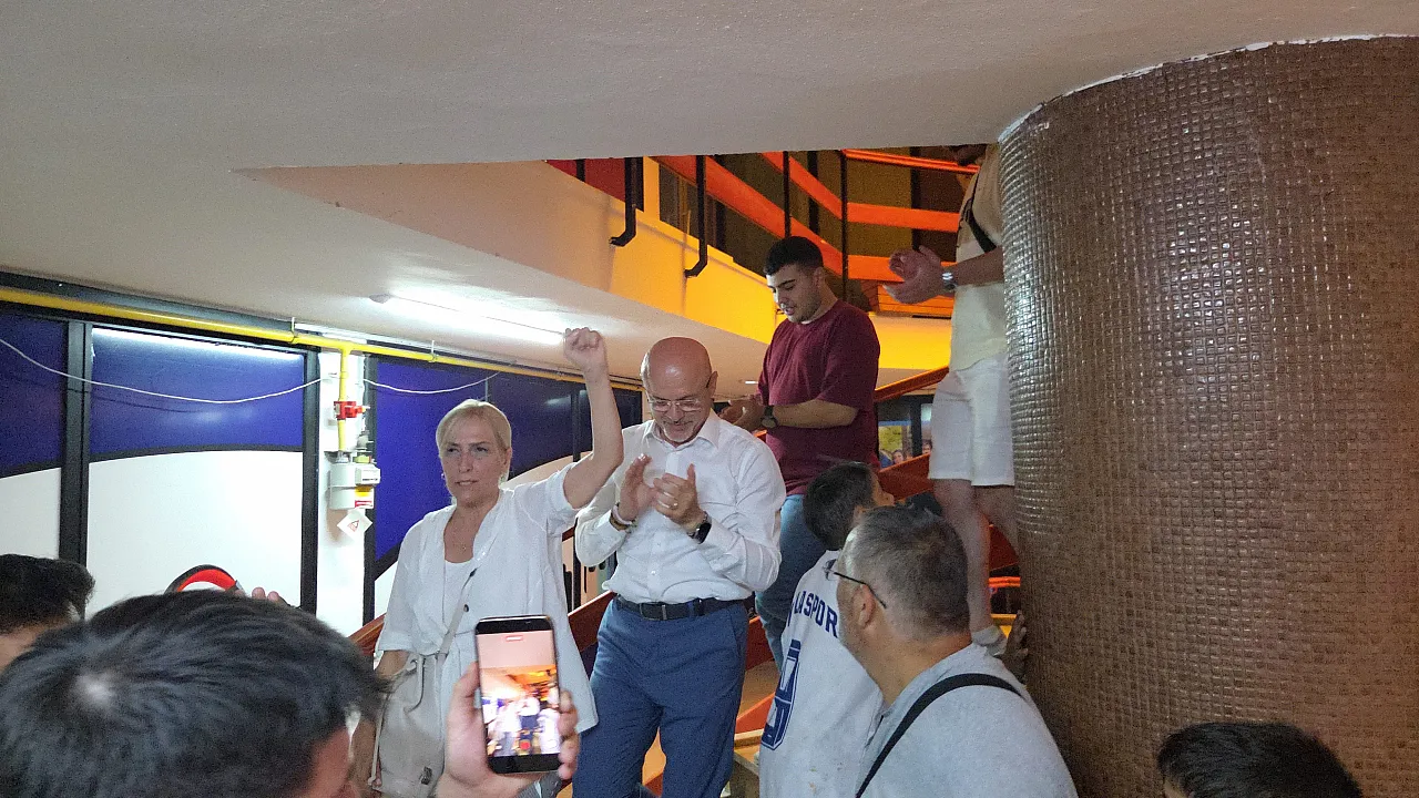 CHP Samsun İl Başkanlığı boşaltıldı, partililer Özgür Özel İletişim Ofisi'ne yürüdü