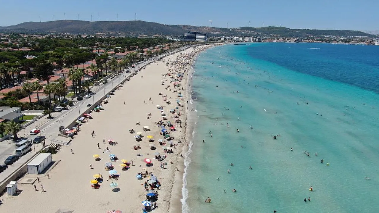Tatilciler hafta sonu Çeşme'nin keyfini çıkardı