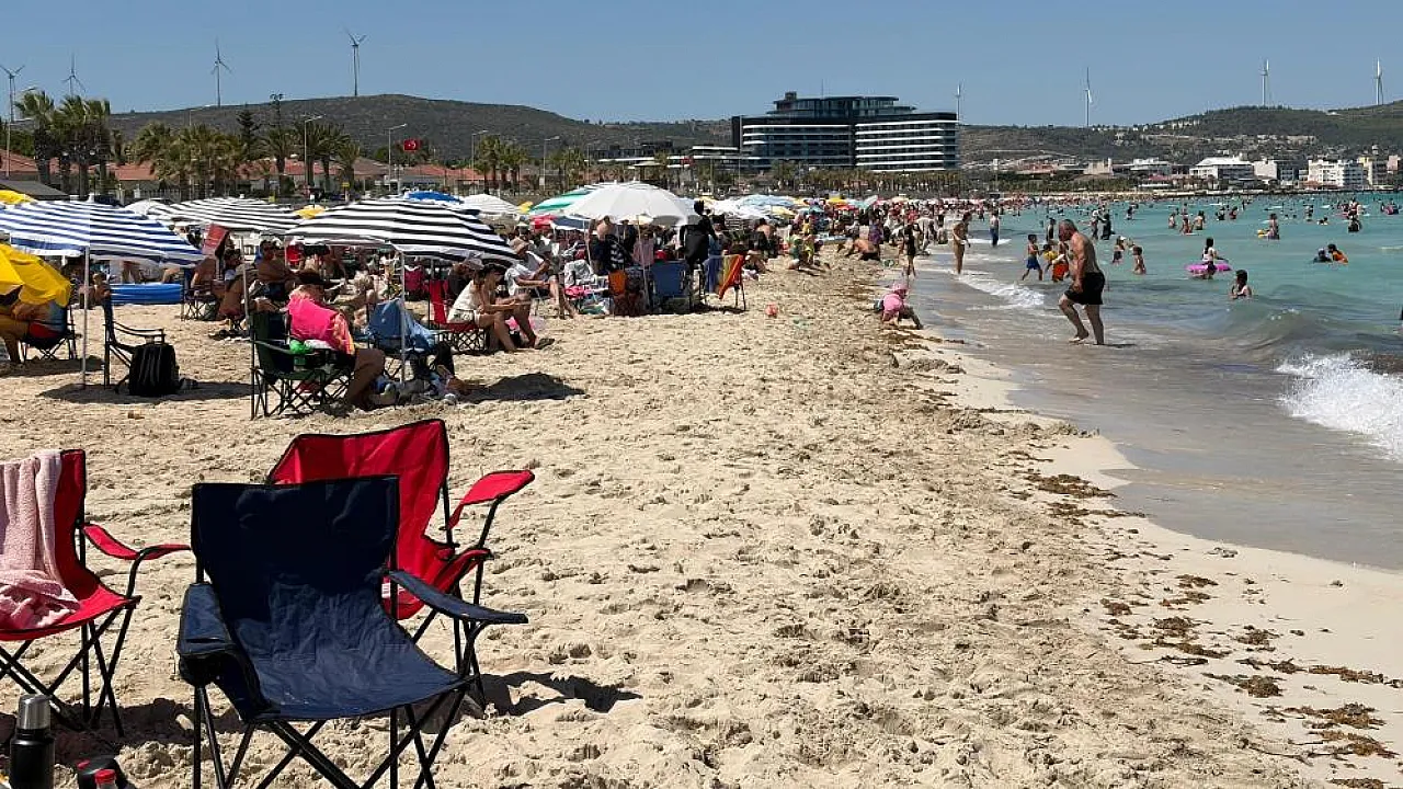 Tatilciler hafta sonu Çeşme'nin keyfini çıkardı