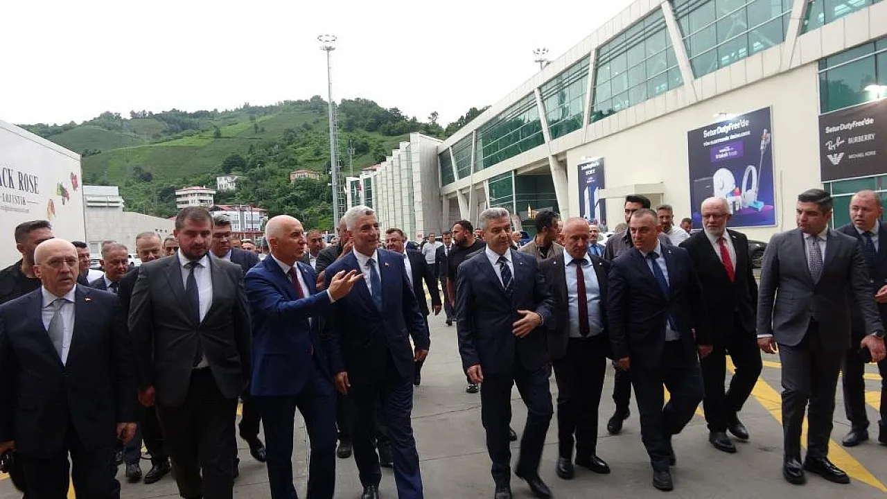 Bakan Bolat: 'Sarp Gümrük Kapısı Asya'ya Açılan Stratejik Bir Koridor'