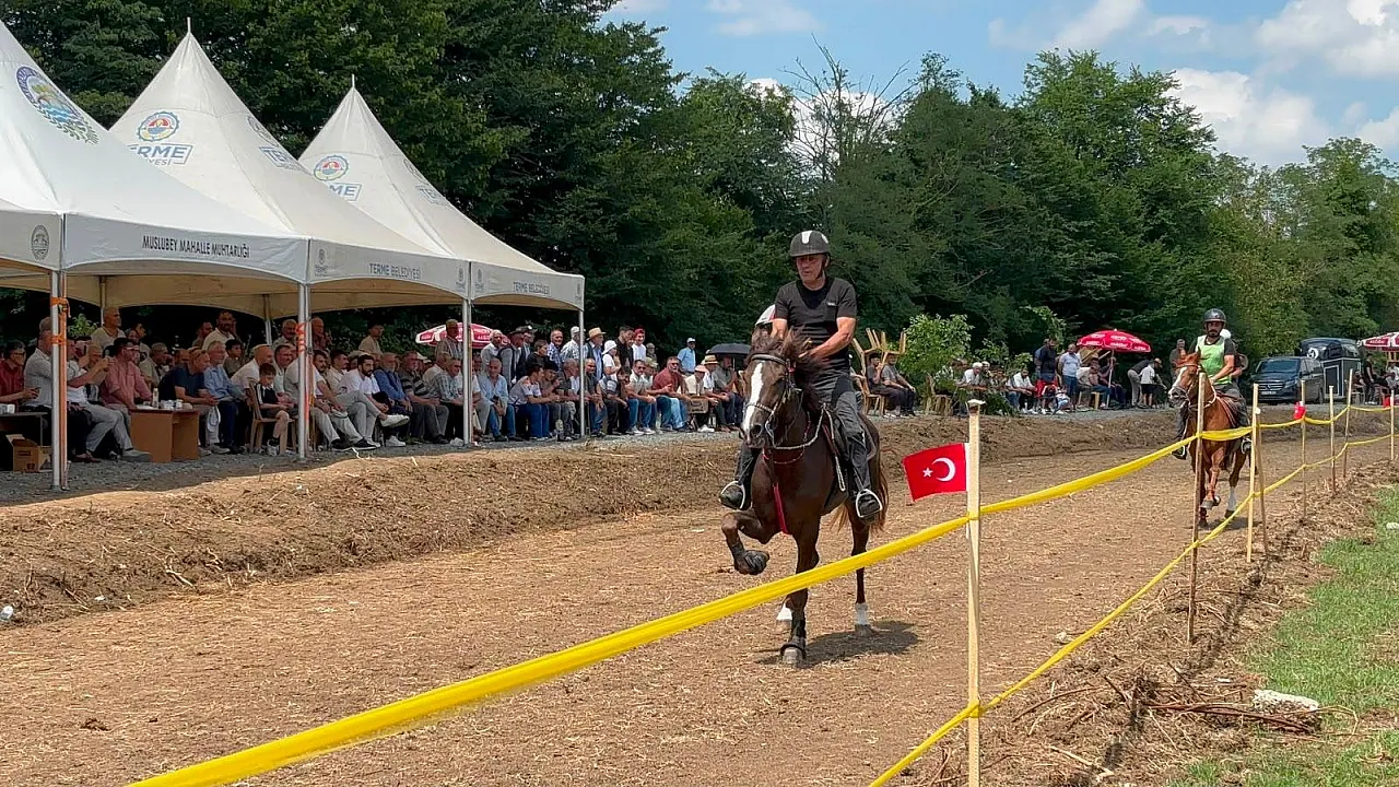 Salıpazarı'nda rahvan at yarışları heyecanı yaşandı