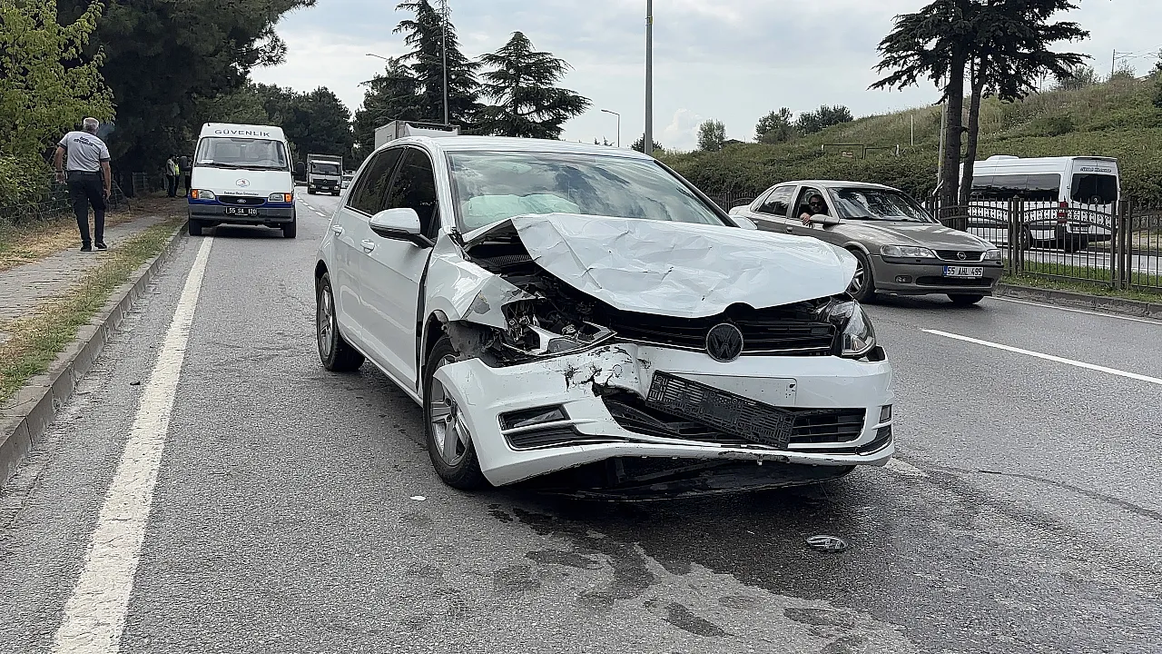 Atakum'da iki otomobil çarpıştı: 1 yaralı