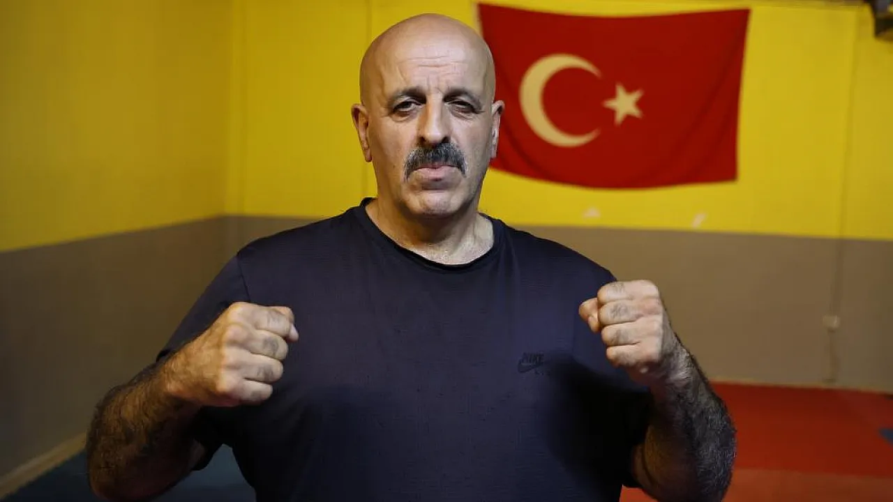 Çocuk yaşlarda başladığı sporda, şimdi şampiyon sporcular yetiştiriyor