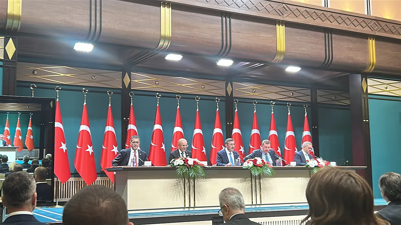 Cumhurbaşkanı Yardımcısı Cevdet Yılmaz, Orta Vadeli Programı açıklıyor