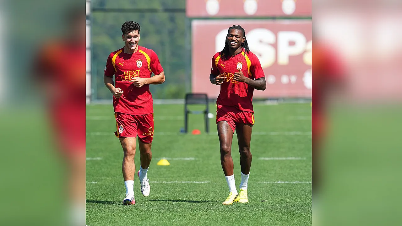 Galatasaray'da Deniz Gül takımla ilk antrenmanına çıktı