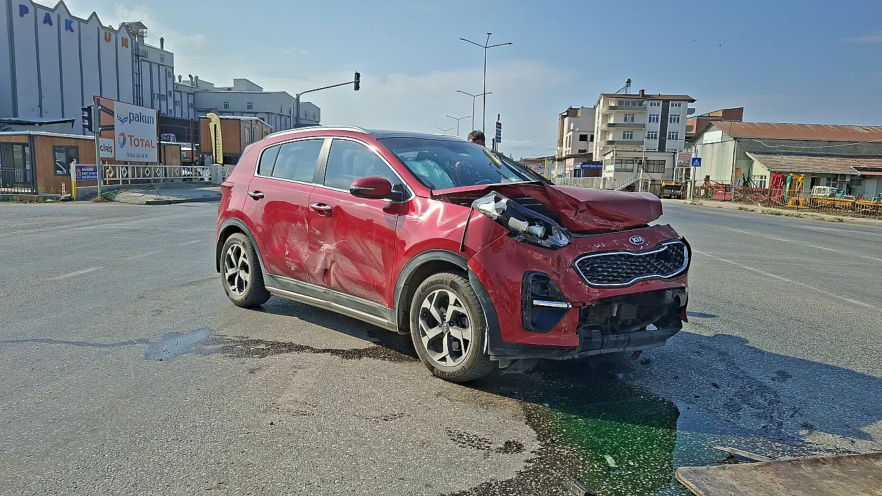 Bafra'da iki araç çarpıştı: 3 yaralı