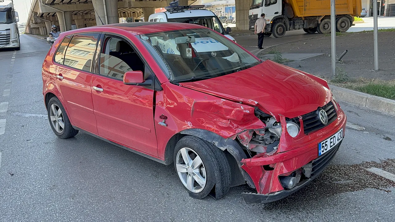 Motosiklet ile otomobil kavşakta çarpıştı: 2 yaralı